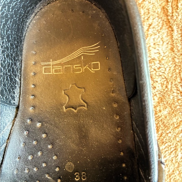 Dansko Professional XP 2.0 Cordovan Leather Clogs
Size 8 (38) - Picture 4 of 9